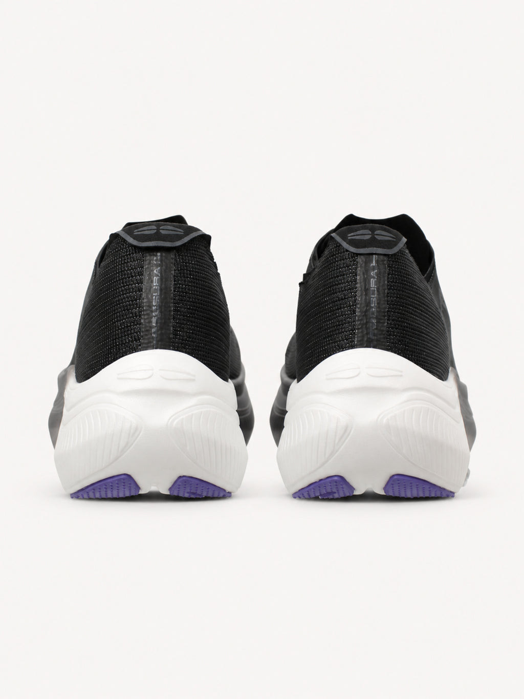 Fessura Race 01 Black with light contrasting sole — back view