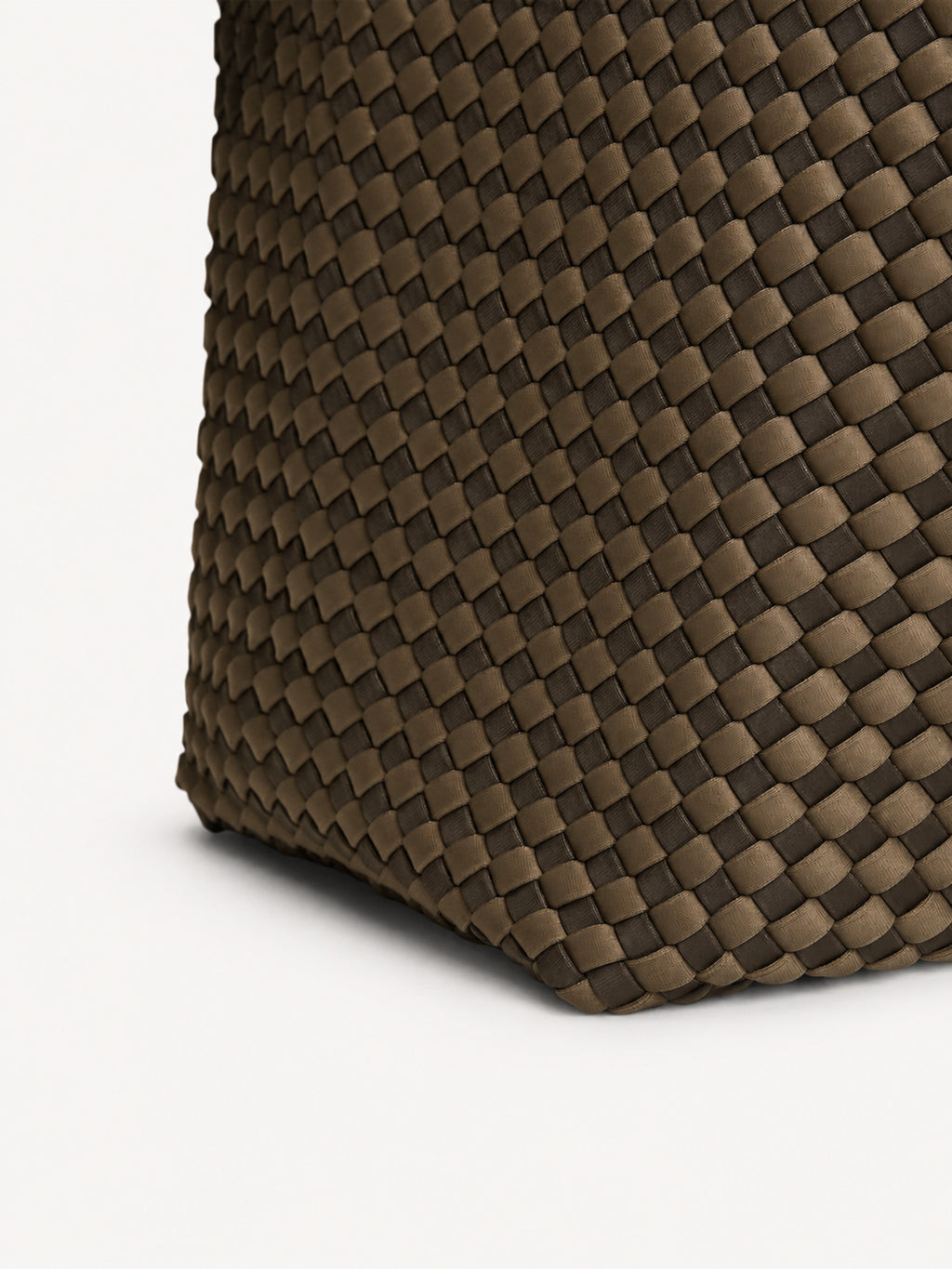 Marrea Large | Espresso x Coco Coastal Check – detail view