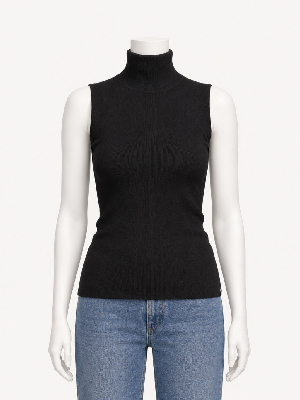 Extreme Cashmere N.502 Collo in black — front view
