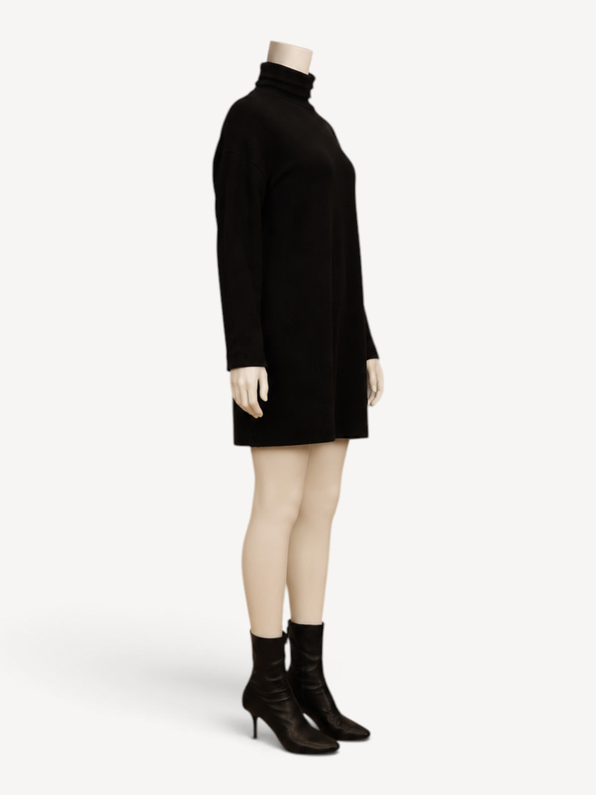 Thom Krom W D 72 dress in Black, side view